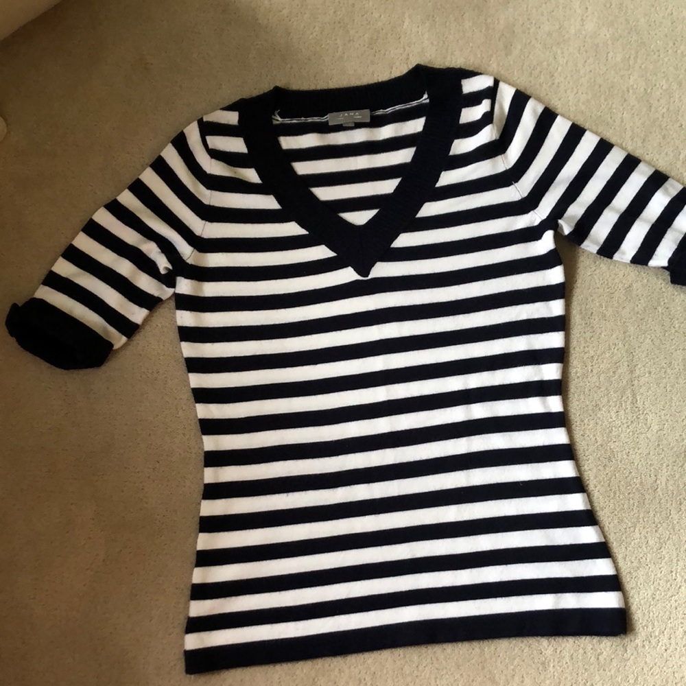 V-neck stripped top!